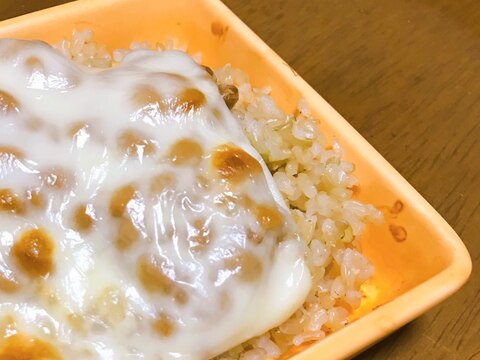 相性抜群、腸活レシピ、キムチ納豆チーズ焼き玄米ご飯